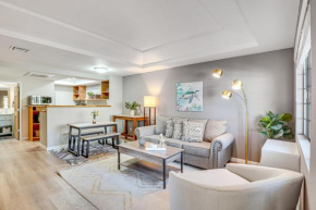 Pool and Hot Tub Updated Tucson Condo with Workspace